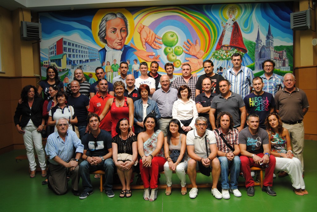 La promoción del 86 vuelve al cole La Salle La Felguera